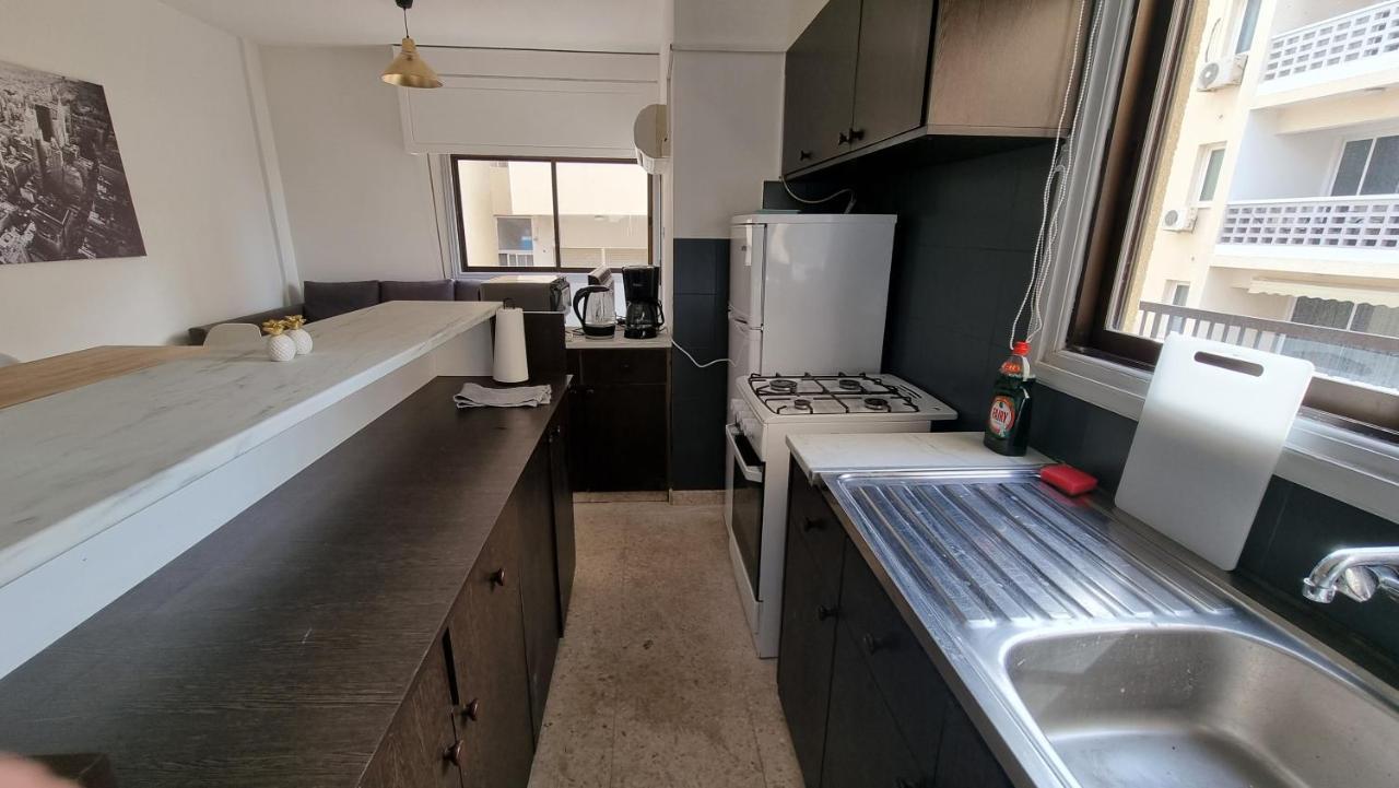 Cozy Beach Apt / 100 Mbit+ Netflix / Near Airport Larnaca Esterno foto