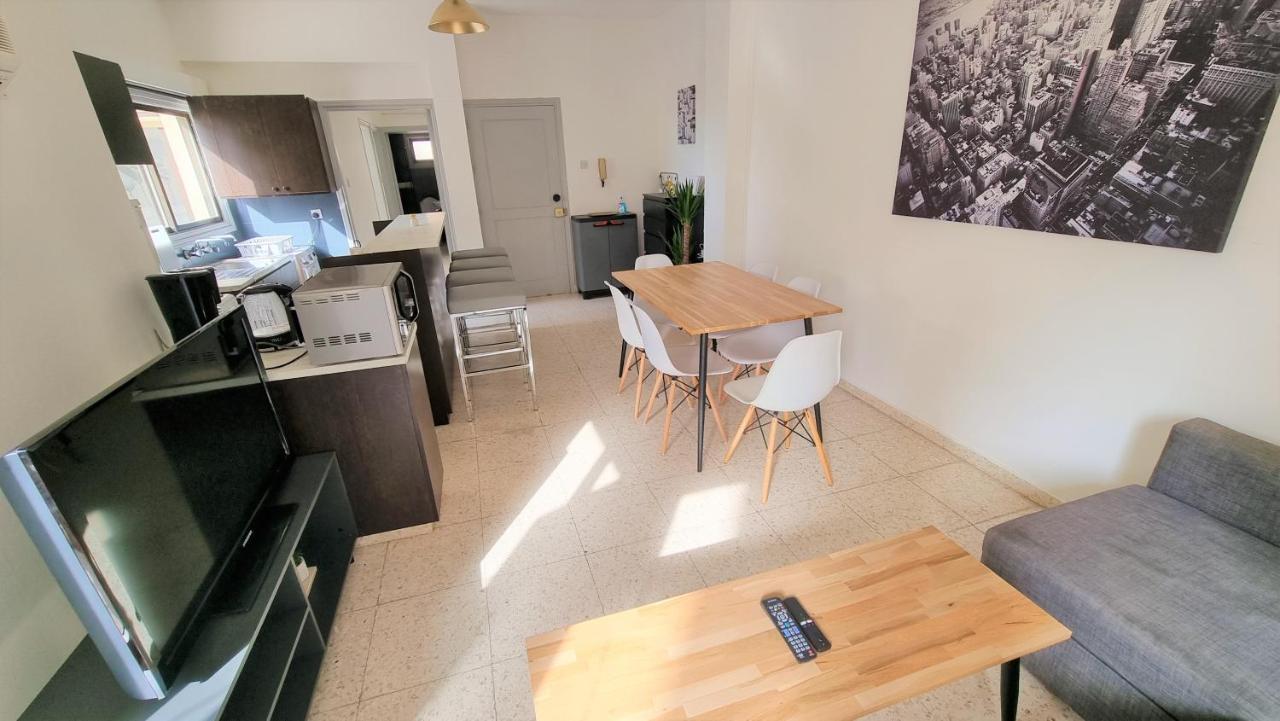 Cozy Beach Apt / 100 Mbit+ Netflix / Near Airport Larnaca Esterno foto