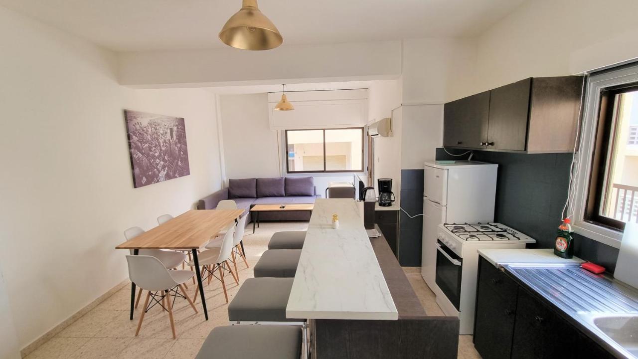 Cozy Beach Apt / 100 Mbit+ Netflix / Near Airport Larnaca Esterno foto