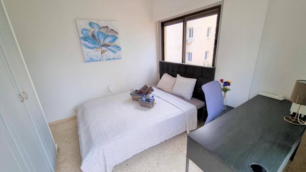 Cozy Beach Apt / 100 Mbit+ Netflix / Near Airport Larnaca Esterno foto