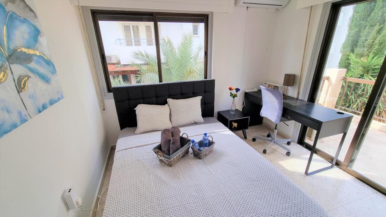 Cozy Beach Apt / 100 Mbit+ Netflix / Near Airport Larnaca Esterno foto