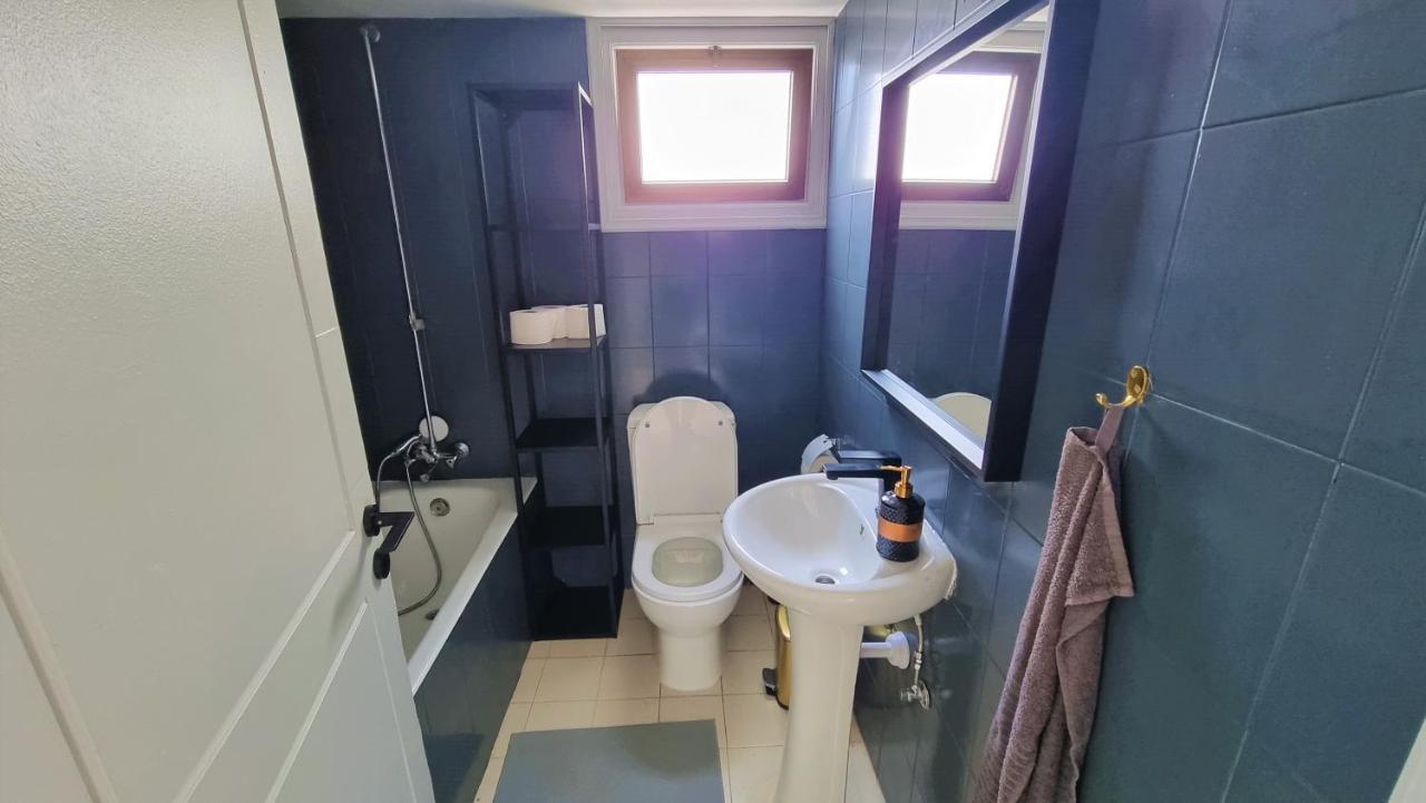 Cozy Beach Apt / 100 Mbit+ Netflix / Near Airport Larnaca Esterno foto
