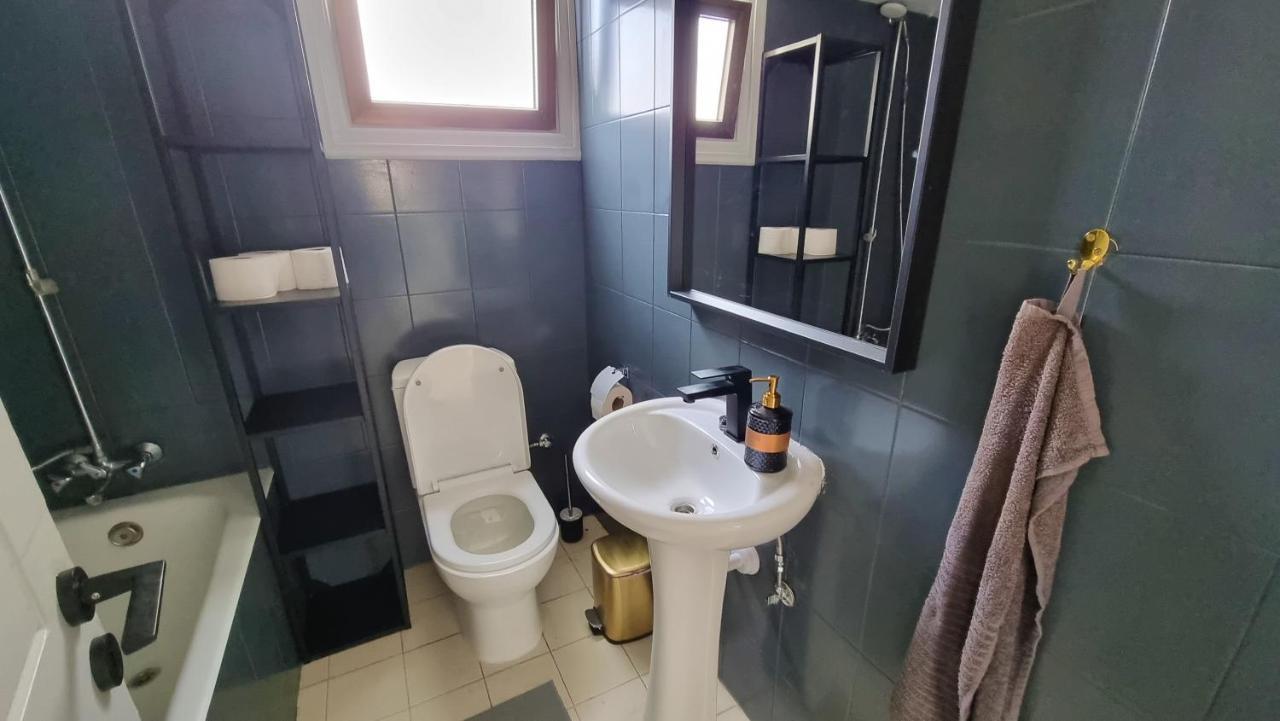 Cozy Beach Apt / 100 Mbit+ Netflix / Near Airport Larnaca Esterno foto